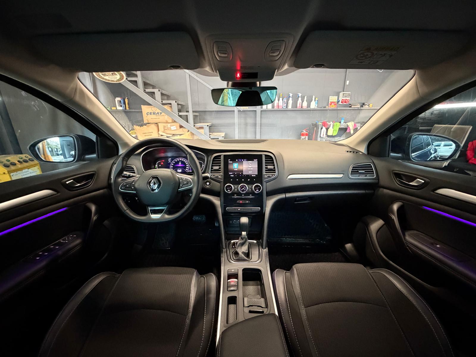 RENAULT MEGANE 5